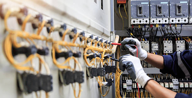 Professional Electrician technician working in Boling, TX